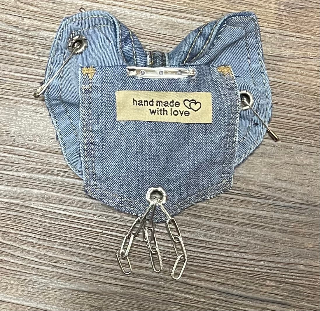 Denim brooch set